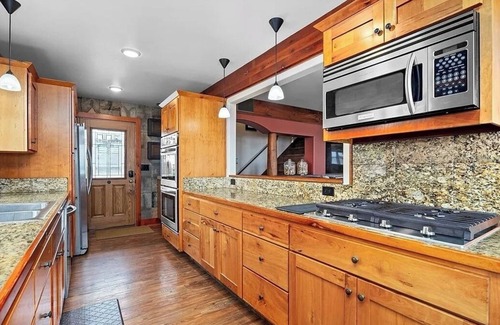 Sandusky House | Lake House at Cedar Point: Waterfront Family Retreat