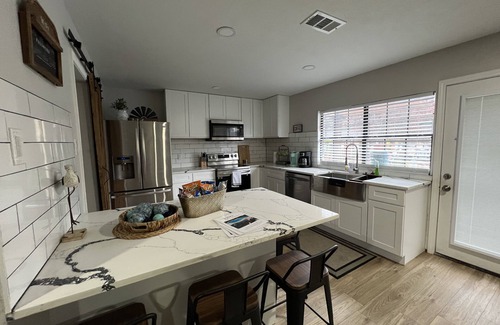 Garland House | Lake house with a private pool near Lake Ray Hubbard and Downtown Dallas