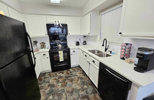 Garland Condo | Lake Hubbard, Modern and spacious
