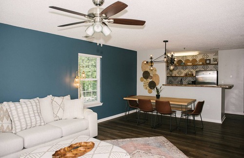 Six Mile House | Lake Keowee-Dock Access-Pool-Views-Clemson 15min