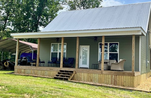 Cedar Bluff Cottage | LAKE LIFE !nCharming 3-bedroom cottage with dock and boat ramp on Weiss Lake