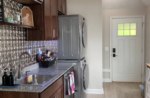 Observation Hill Apartment | Lake & Lift Bridge Views, Top Floor, Large Deck