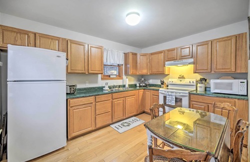 Lake Luzerne House | Lake Luzerne Home w/Fire Pit on Hudson River