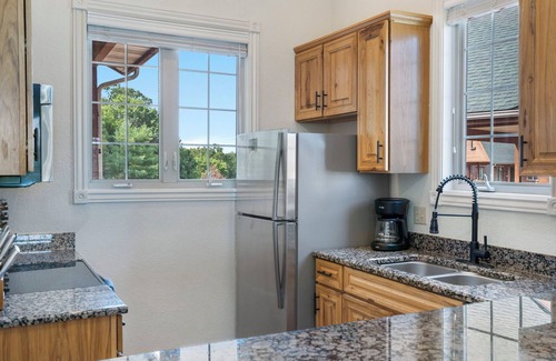 Branson Condo | Lake & Mountain View Condo - The Cliffs on Indian Point - Silver Dollar City