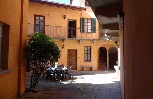 San Maurizio d'Opaglio Apartment | Lake Orta relax holidays with garden, canoes, bikes, bbq