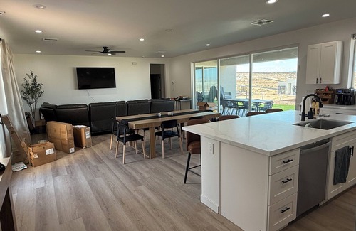 Greenehaven House | Lake Peek + Chic New Retreatn2 Masters, Boat Garage, Stunning Views, Game Haven