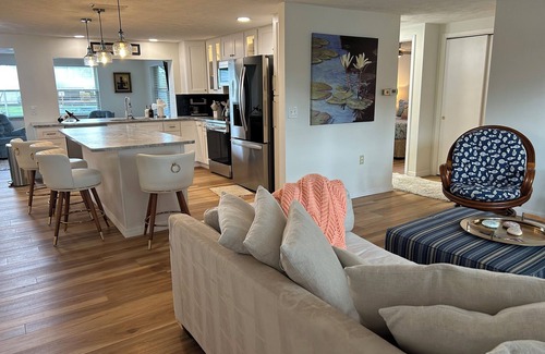 Palm Harbor House | Lake Tarpon waterfront private home in superb Palm Harborn