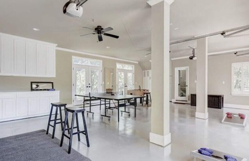 Volente Cabin | Lake Travis Casita HUGE game room 1MILE to WATERPARK