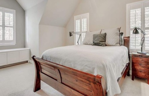 Volente Cabin | Lake Travis Casita HUGE game room 1MILE to WATERPARK