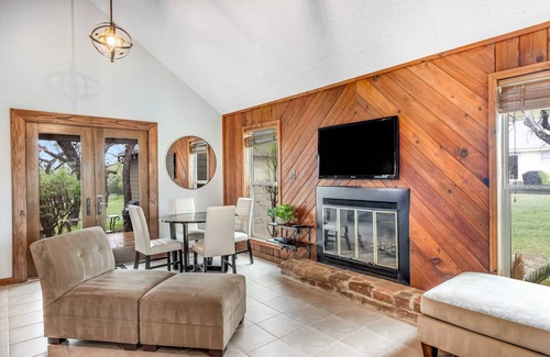 Spicewood Cottage | Lake Travis cottage at Windermere Oaks with large deck, pool, & tennis