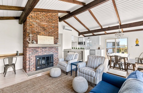 Montauk House | Lake View & Access, Newly Renovated Montauk Oasis
