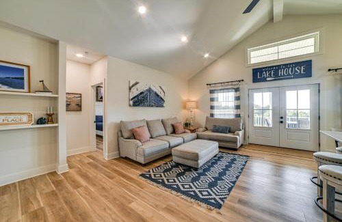 Grand Rivers House | Lake View and Deck Group Getaway in Grand Rivers!