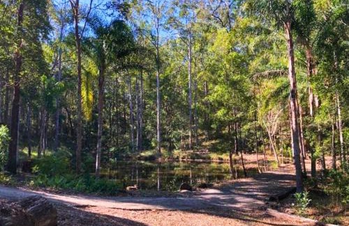 Landsborough Ski Chalet | LAKE VIEW CHALET Australia Zoo close by
