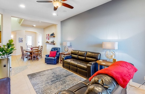 Canyon Lake Condo | Lake-view escape with free WiFi & central AC plus a furnished deck & balcony