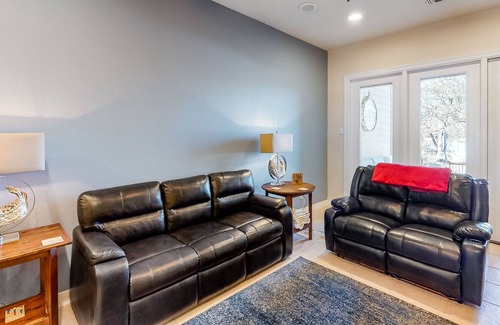Canyon Lake Condo | Lake-view escape with free WiFi & central AC plus a furnished deck & balcony
