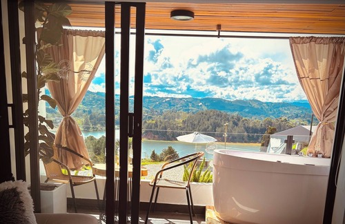 Guatape Apartment | LAKE VIEW FOR 2 TO 6 PERSONS WITH INDOOR AND OUTDOOR JACUZZI