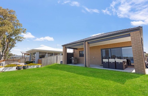 Paynesville House | Lake Views Retreat - Incredible water views looking over the Gippsland Lakes