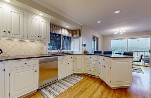Kenmore House | Lake Washington retreat with private dock, firepit, and stunning water views