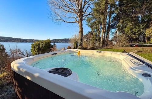 Kenmore House | Lake Washington retreat with private dock, firepit, and stunning water views