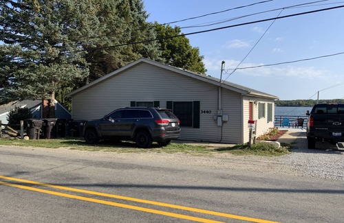 Manitou Beach-Devils Lake Cottage | Lakefront Family Retreat-Great set up for multi generational families