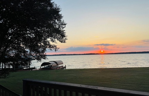 Willis House | Lakefront and Lakeview - Sunsets & Serenity at Gorgeous Lake Conroe, Willis, TX