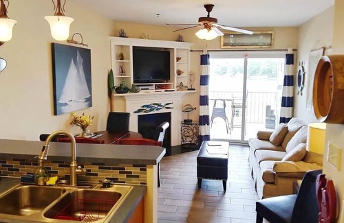 Huddleston Condo | *Lakefront Condo at SML* Mariner’s Landing