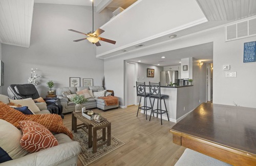 Spicewood Condo | Lakefront Condo with loft, two decks & amazing views of Lake Travis