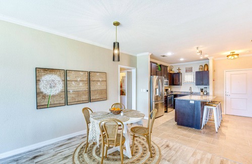 Eureka Condo | Lakefront Corsicana Condo w/Pool Access!