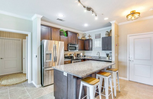 Eureka Condo | Lakefront Corsicana Condo w/Pool Access!