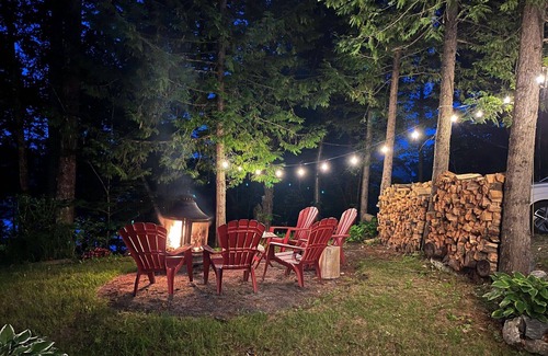 Mont-Laurier Cottage | Lakefront cottage located on a wooded and peaceful lot
