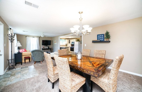 Manteno Cottage | Lakefront Cottage Sleeps 6