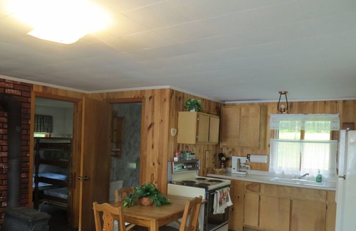 Crandon Cottage | Lakefront Cottage with 18' Pontoon included