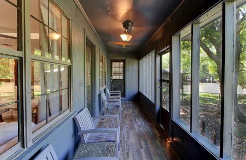 Shreveport House | Lakefront Emerald Point-fenced-boats