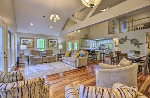 Jacksons' Gap House | Lakefront Escape w/Dock, Deck & Game Room