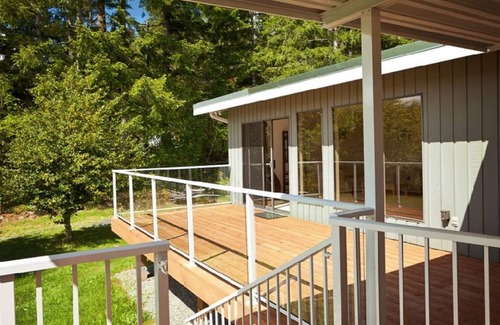 Port Alberni House | Lakefront escape with private beach and dock