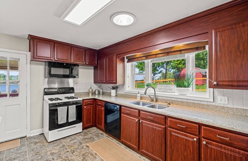 High Point House | Lakefront Getaway – 180° Water Views, 3 miles to HPU, Sunroom, Deck