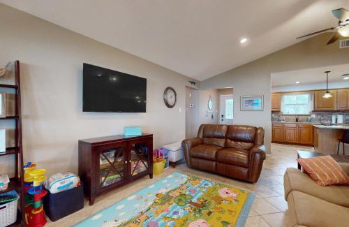 Cotton Gin House | Lakefront Getaway