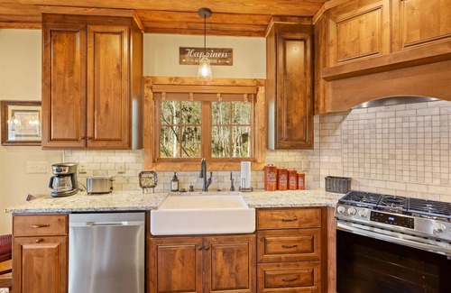 Blowing Rock Cabin | Lakefront home in 100 acre community/mountain views, shopping & dining all close