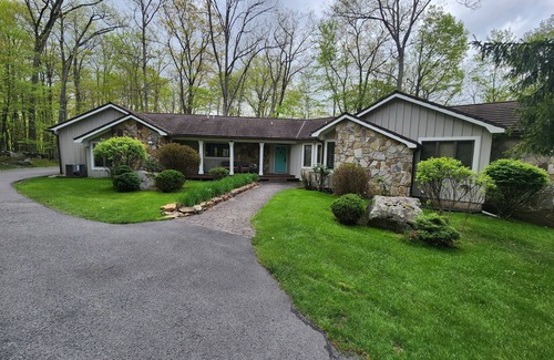 McHenry House | Lakefront, indoor pool; 6 min to WISP; 10 min to shopping, restaurants
