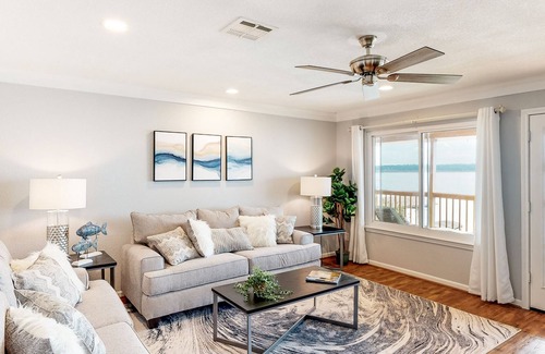 Onalaska House | Lakefront Life | House in Onalaska with fireplace, balcony, central AC, & W/D