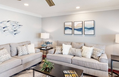 Onalaska House | Lakefront Life | House in Onalaska with fireplace, balcony, central AC, & W/D