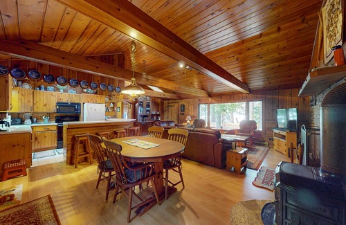 Eagle River House | Lakefront log cabin on Stone Lake w/2 docks, fire place, paddle boat, & WIFI
