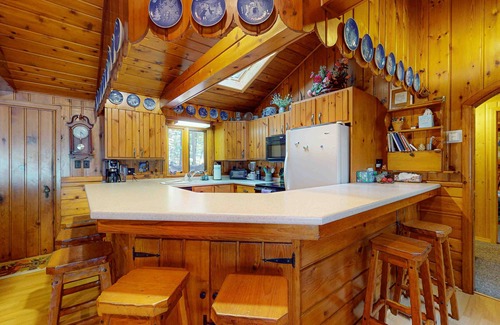 Eagle River House | Lakefront log cabin on Stone Lake w/2 docks, fire place, paddle boat, & WIFI