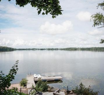 Lempaala Ski Chalet | Lakefront log suite