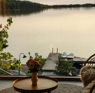 Lempaala Ski Chalet | Lakefront log suite