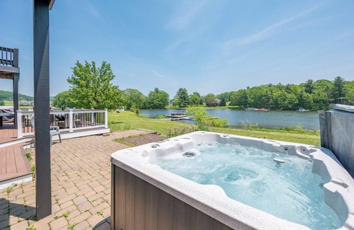 Waterfront Greens House | Lakefront Luxury w/Views, Fireplaces & Fun