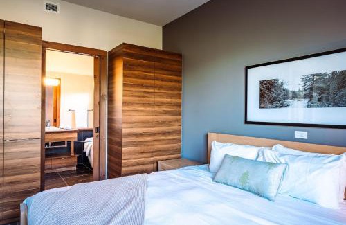 Lac Superieur Village House | Lakefront, Mountain View - 2 Bds Superior Resort Suite