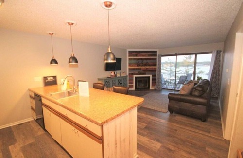 Osage Beach Condo | Lakefront One Bedroom Condo - King Bed - Close to the Water - Minimal Steps