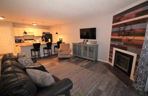 Osage Beach Condo | Lakefront One Bedroom Condo - King Bed - Close to the Water - Minimal Steps