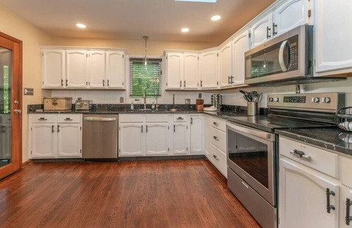 Goodview House | Lakefront Paradise - Hot Tub, Game Rm, Kayaks, Dock